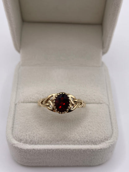 9ct gold garnet ring