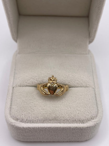 9ct gold claddagh ring