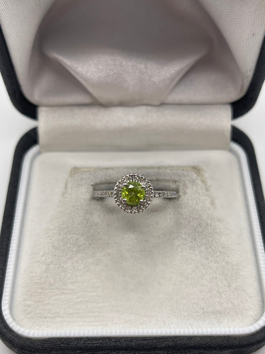 9ct white gold peridot and diamond ring