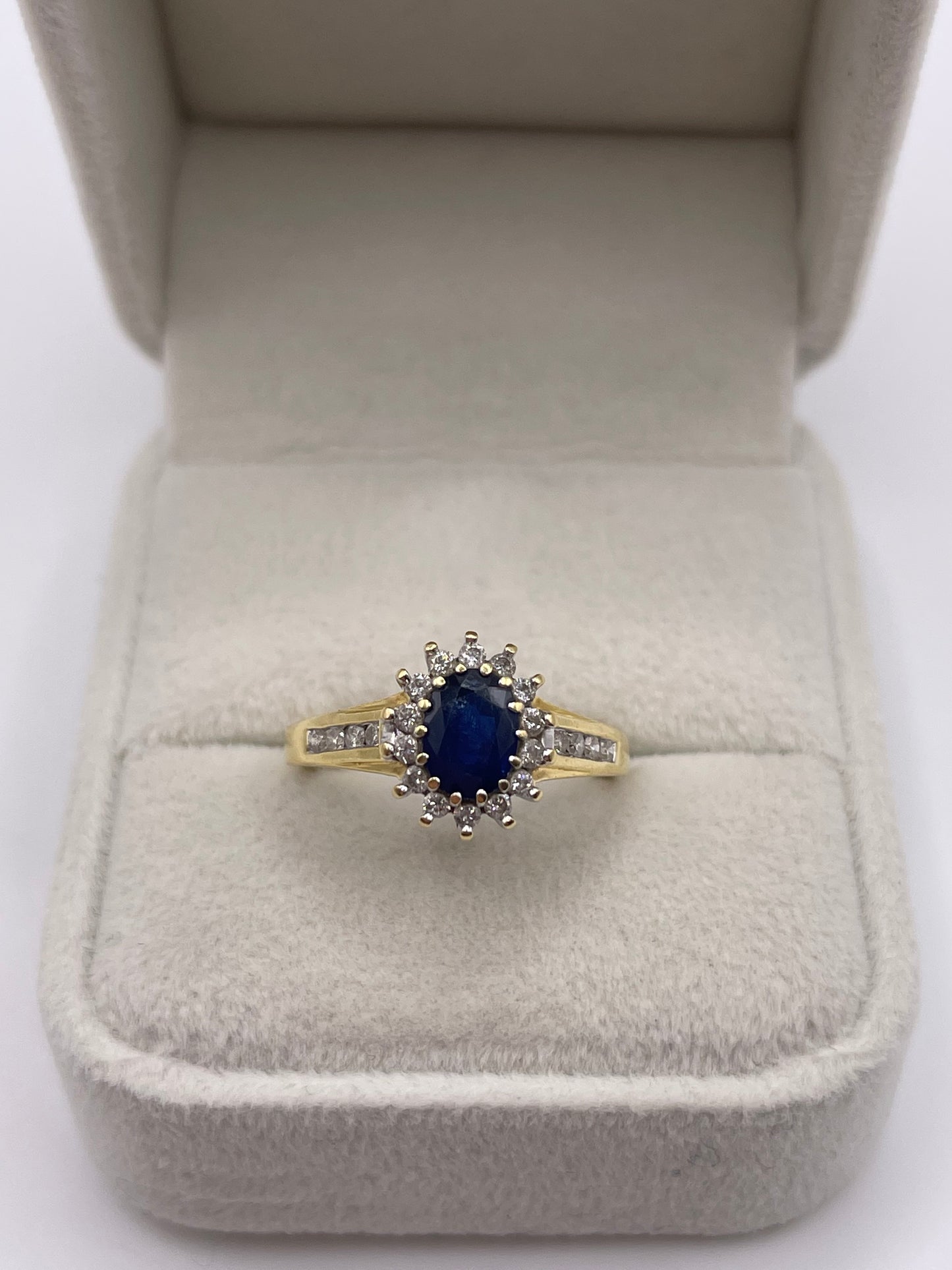 18ct gold sapphire and diamond ring