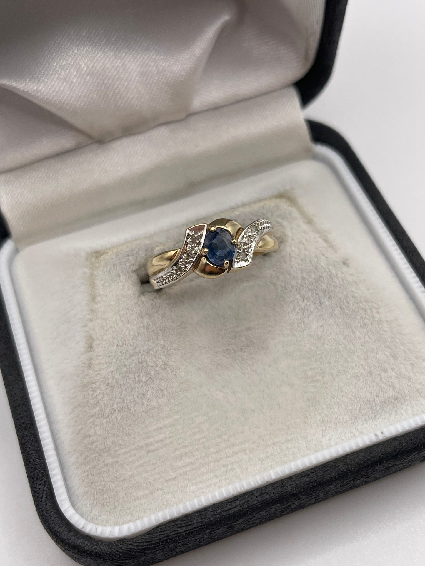 9ct gold sapphire and diamond ring