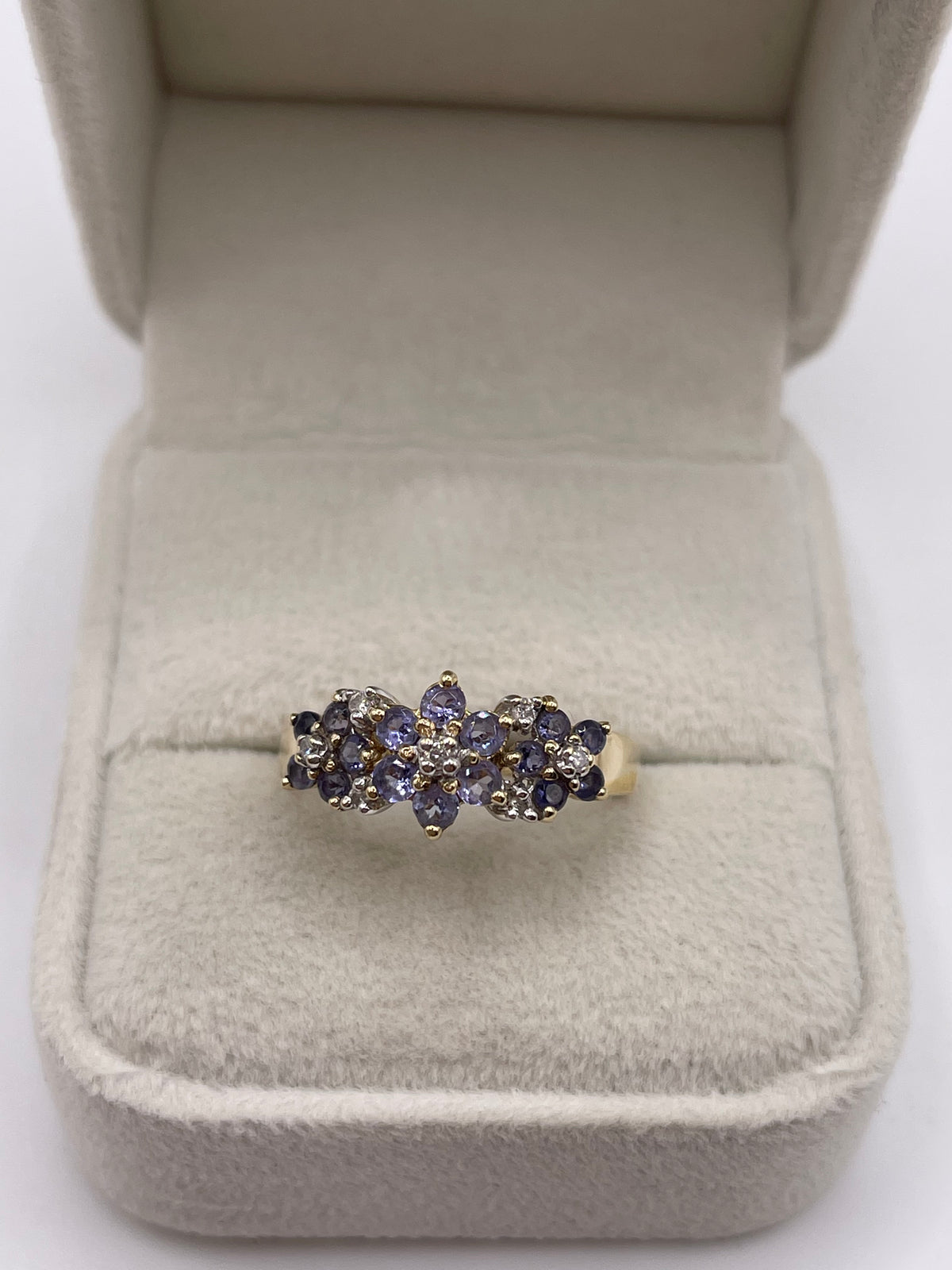 9ct gold tanzanite and diamond cluster ring