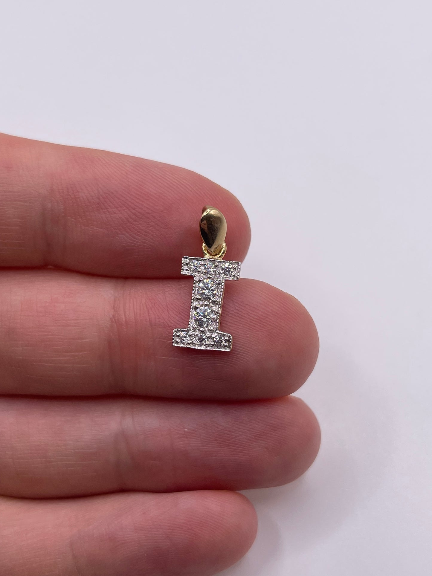 9ct gold cz initial I pendant