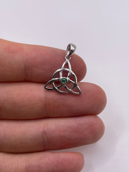 9ct white gold emerald pendant
