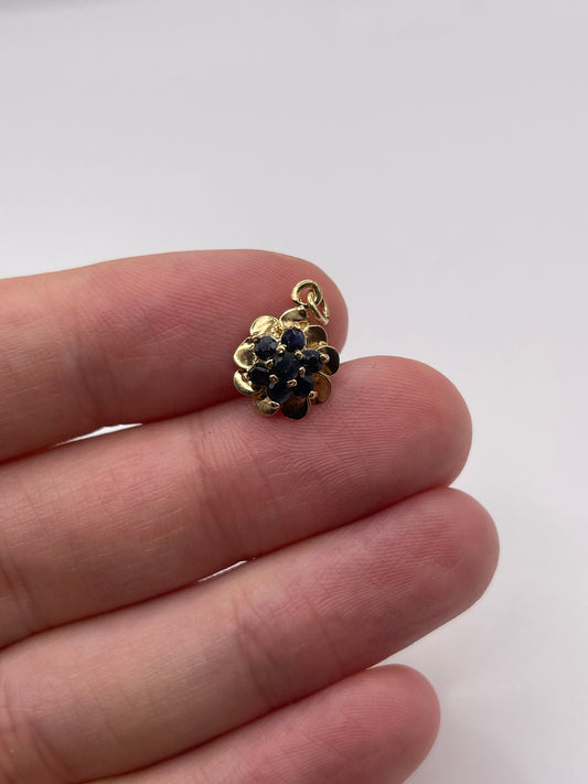 9ct gold sapphire cluster pendant
