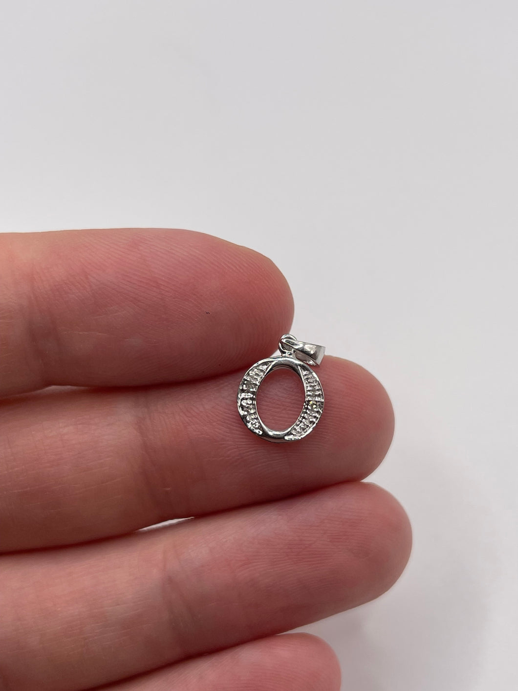9ct white gold diamond initial O pendant