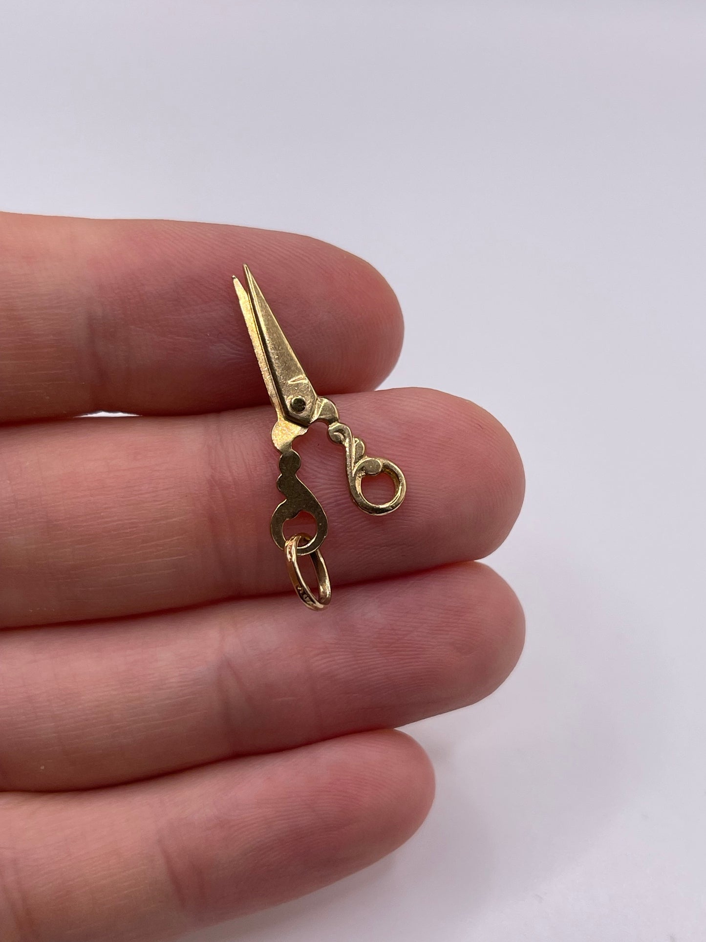 9ct gold scissors charm