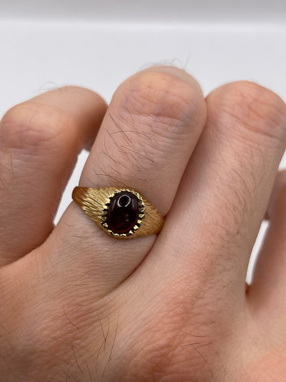 9ct gold cabochon garnet ring