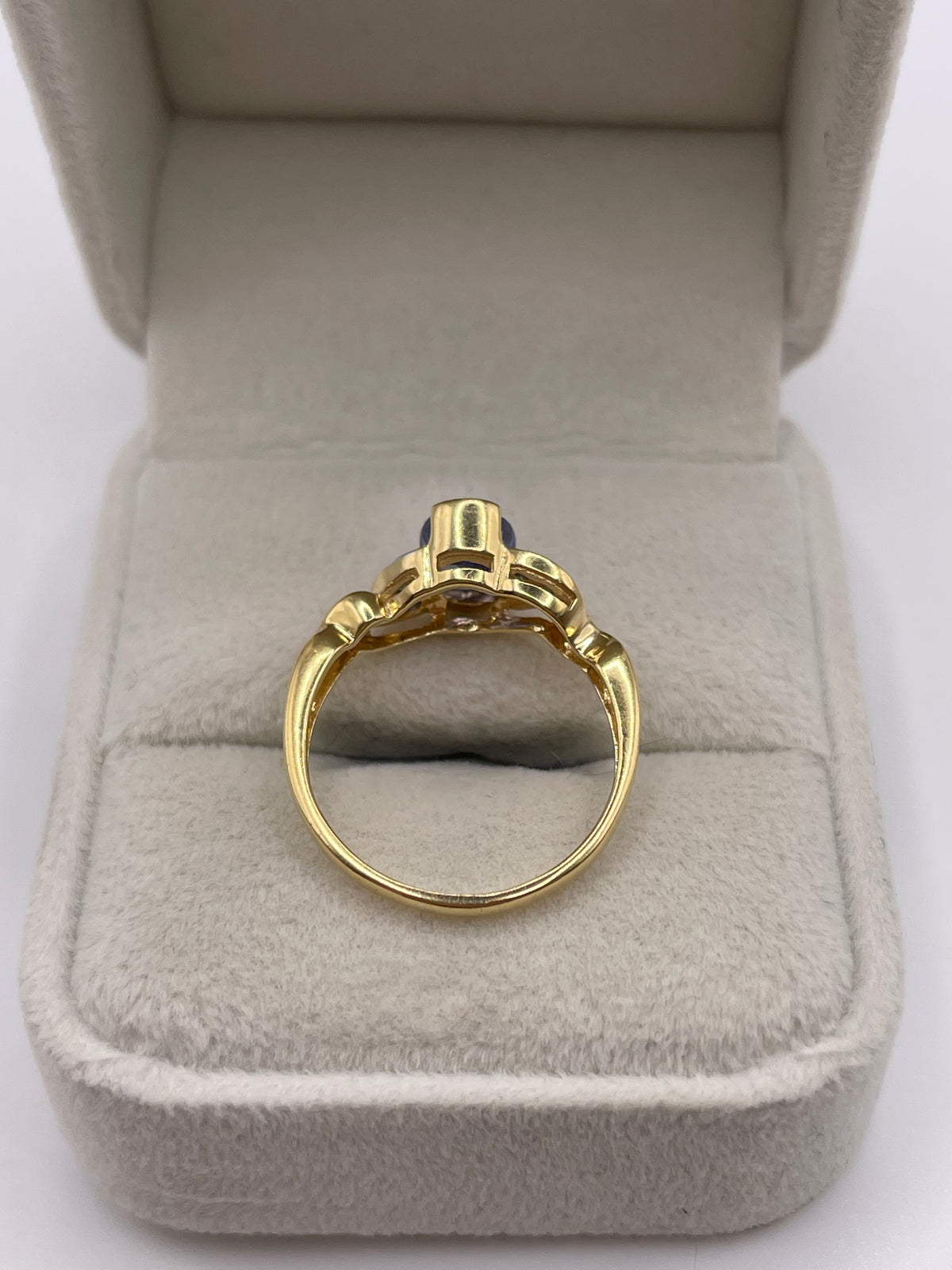 18ct gold tanzanite and diamond ring