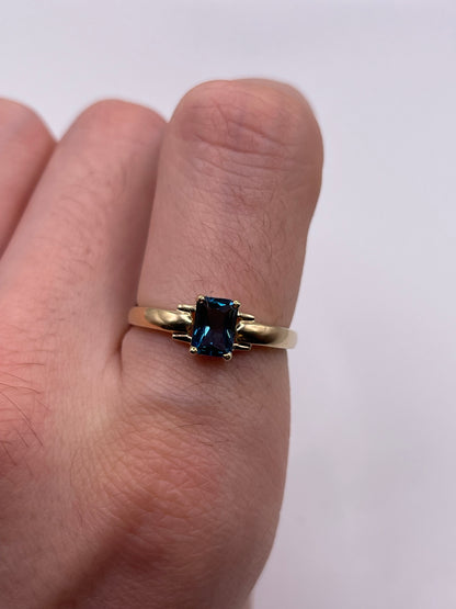 9ct gold London blue topaz ring
