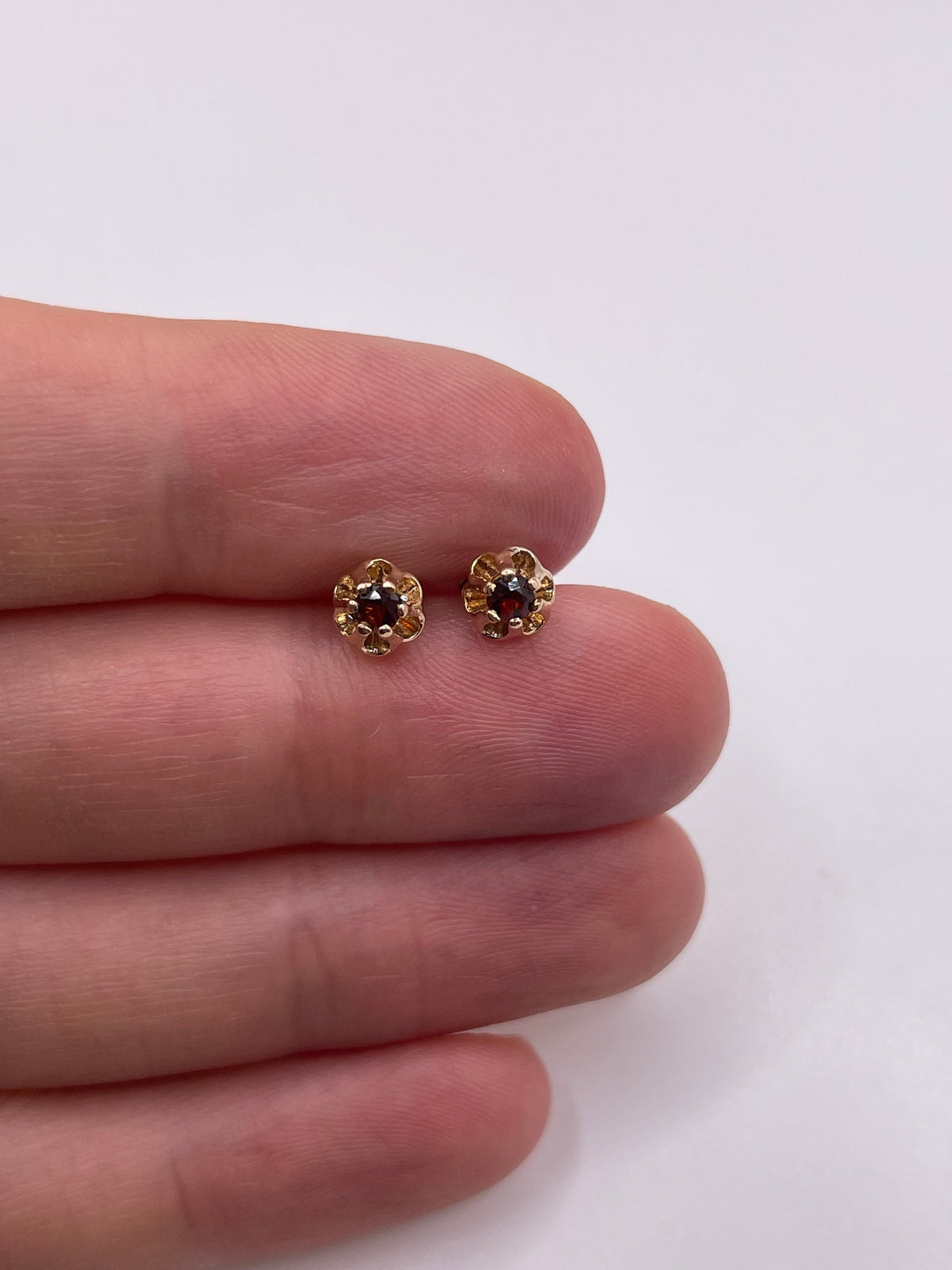 9ct gold garnet earrings