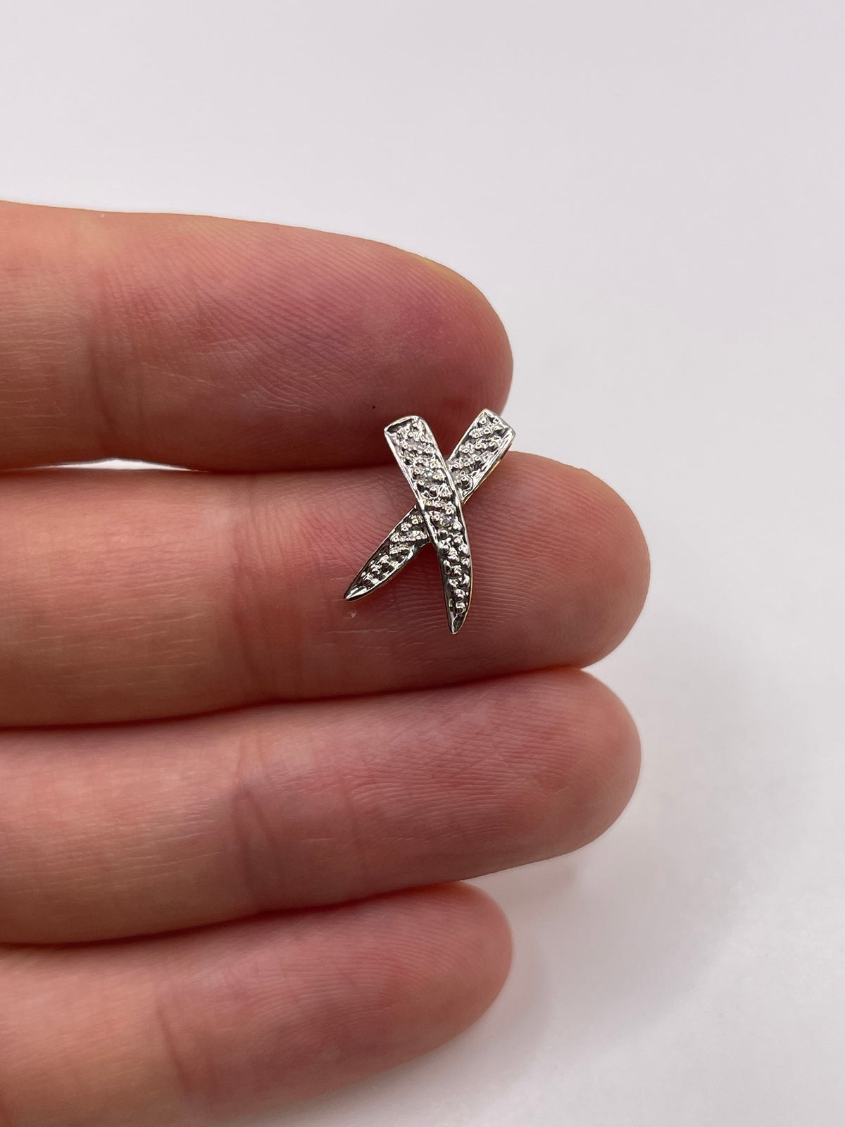9ct gold diamond pendant