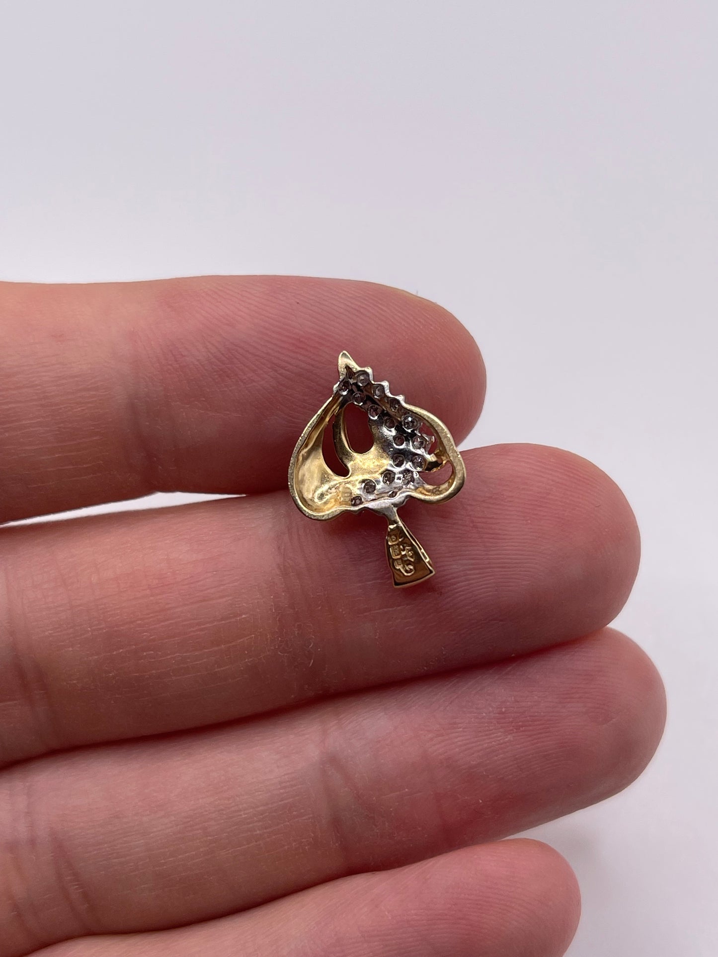 9ct gold diamond heart pendant