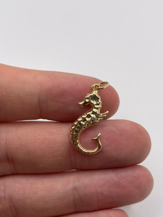 9ct gold seahorse charm