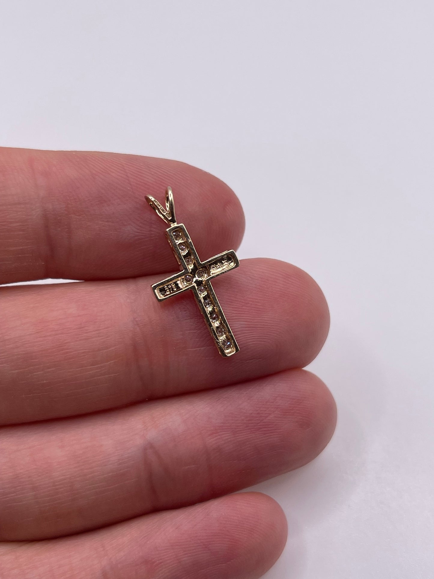 9ct gold diamond cross pendant