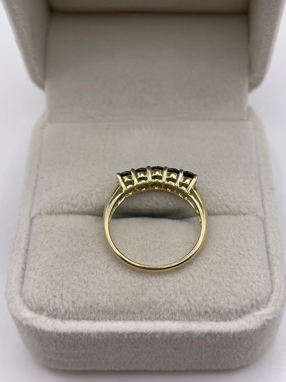 9ct gold green sapphire ring