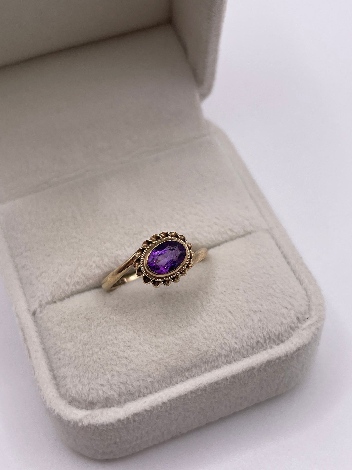 9ct gold amethyst ring