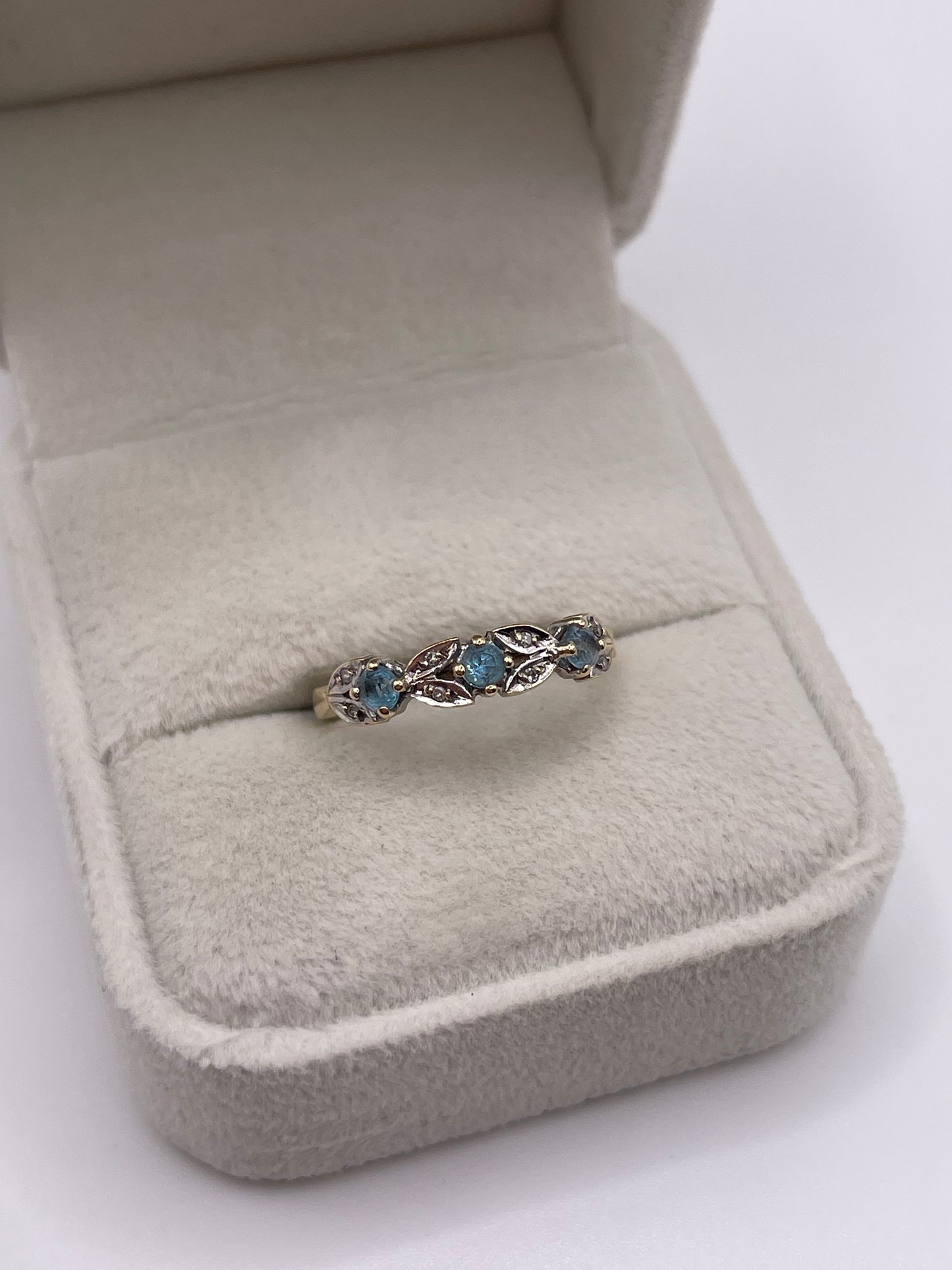 9ct gold topaz and diamond ring