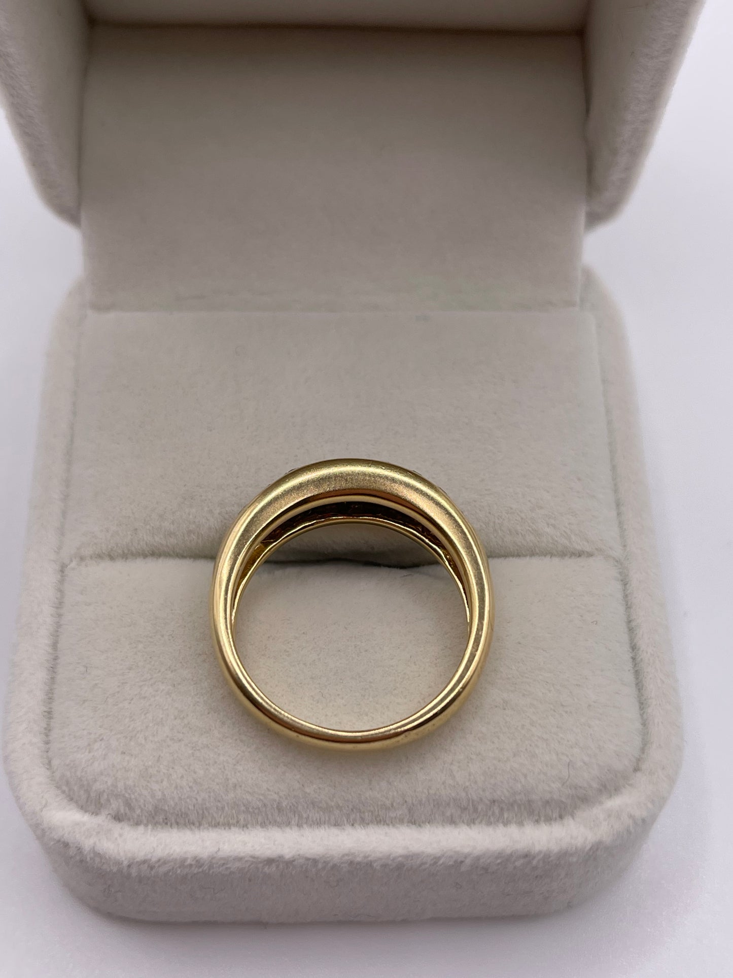 Heavy 18ct gold 1ct diamond cluster ring