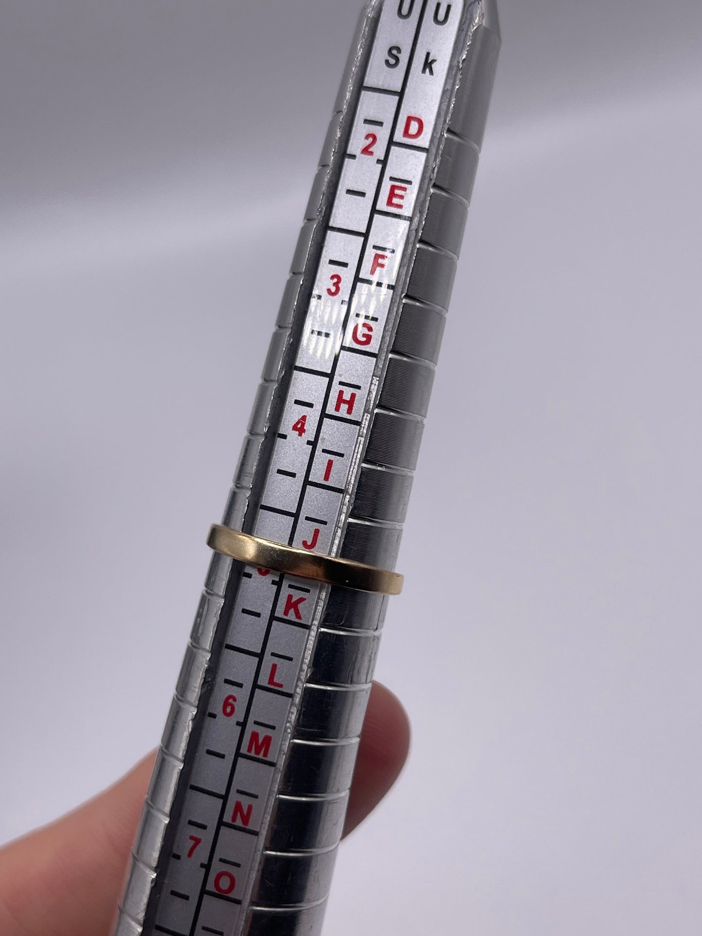 9ct gold garnet ring