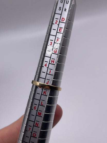 9ct gold garnet ring