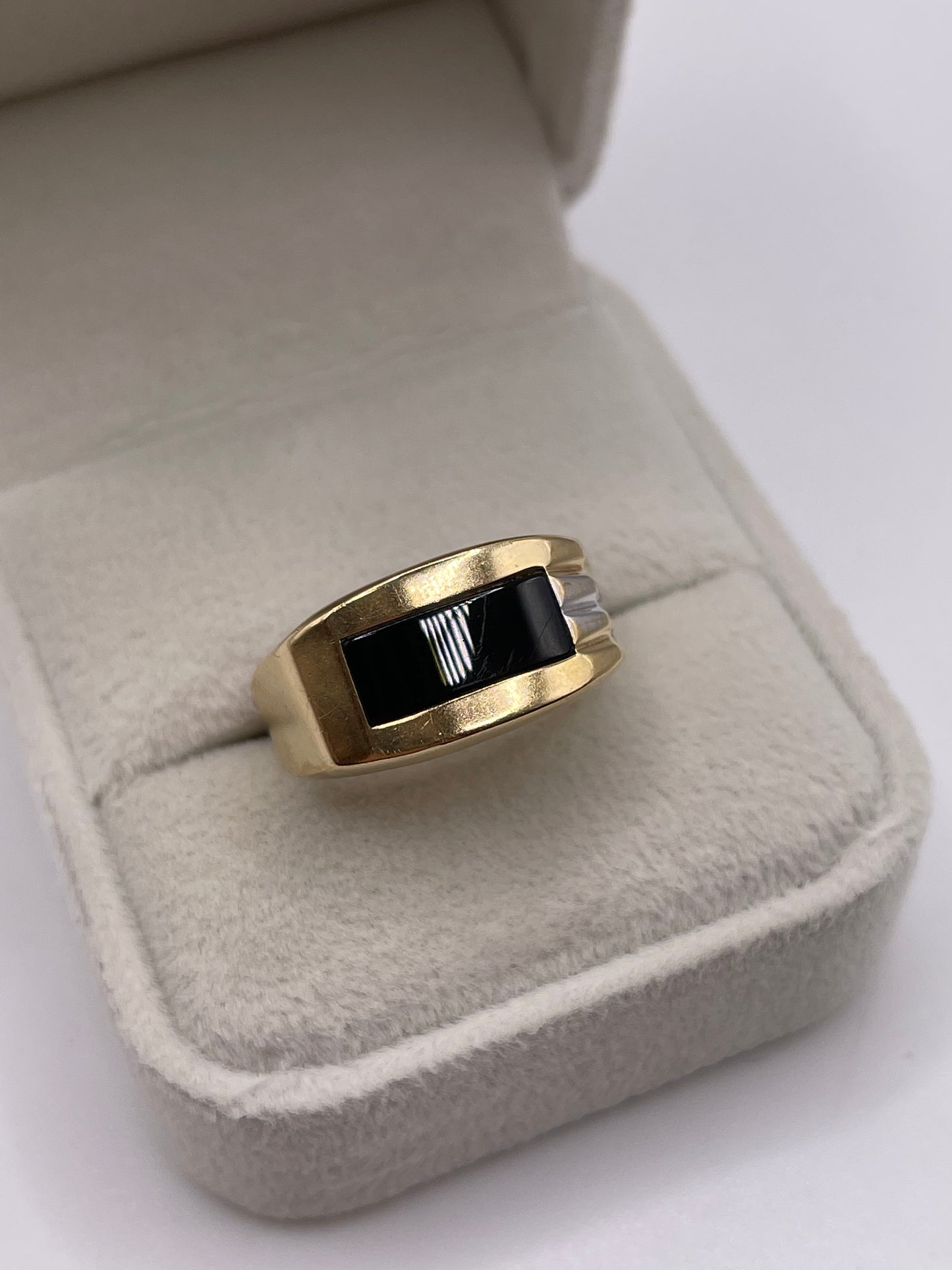 9ct gold onyx ring