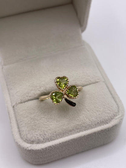 9ct gold peridot clover ring