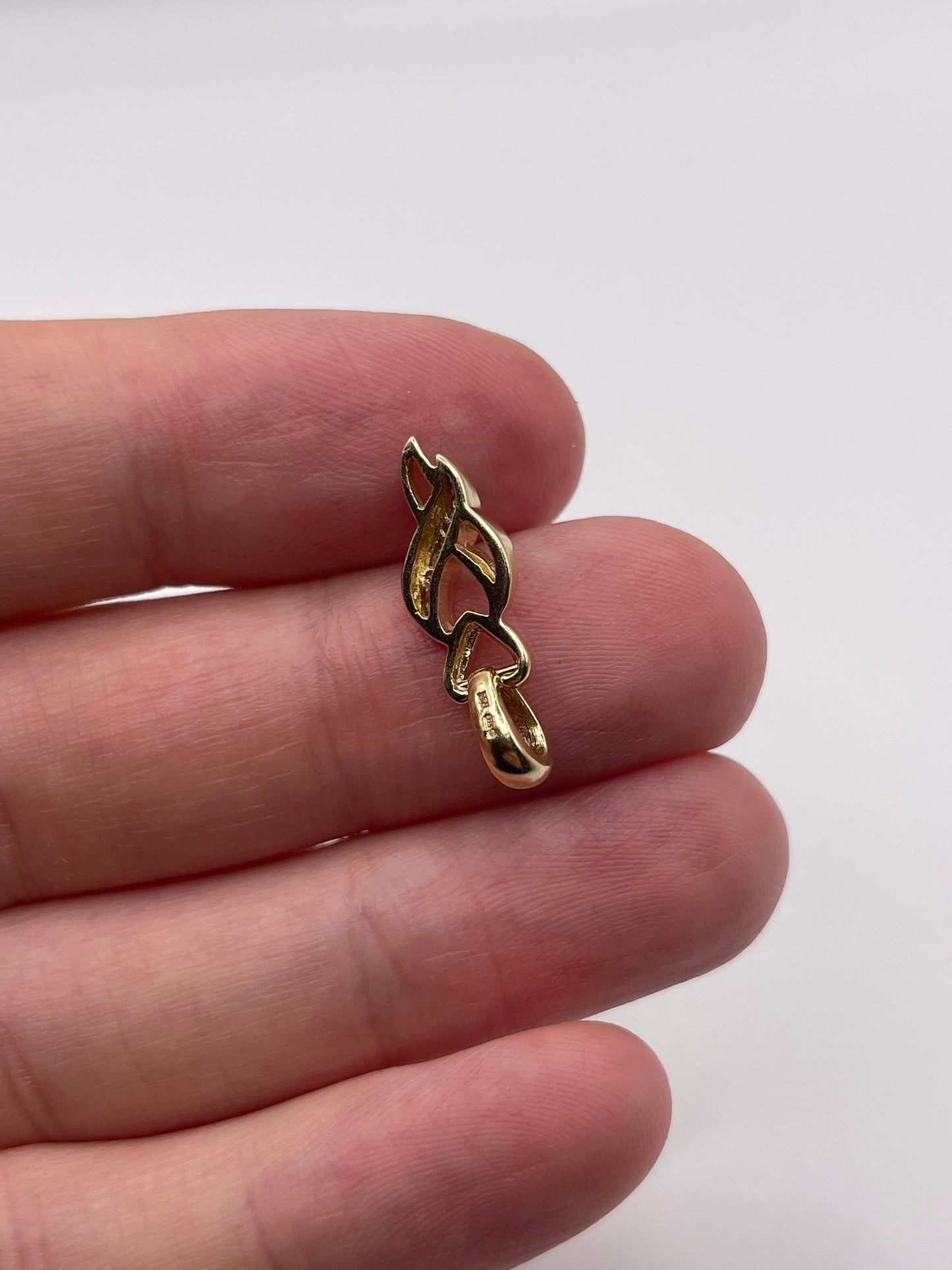 9ct gold diamond pendant
