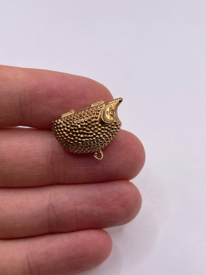 9ct gold hedgehog charm