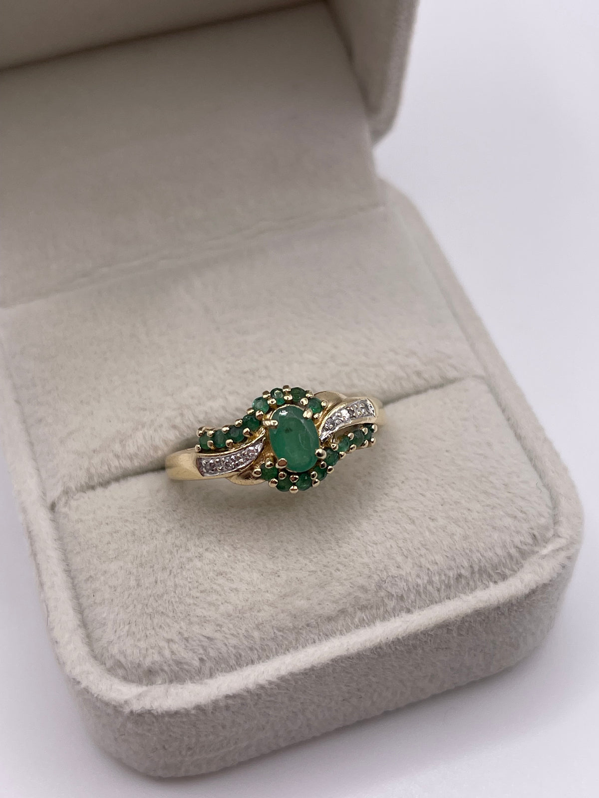 9ct gold emerald and diamond ring