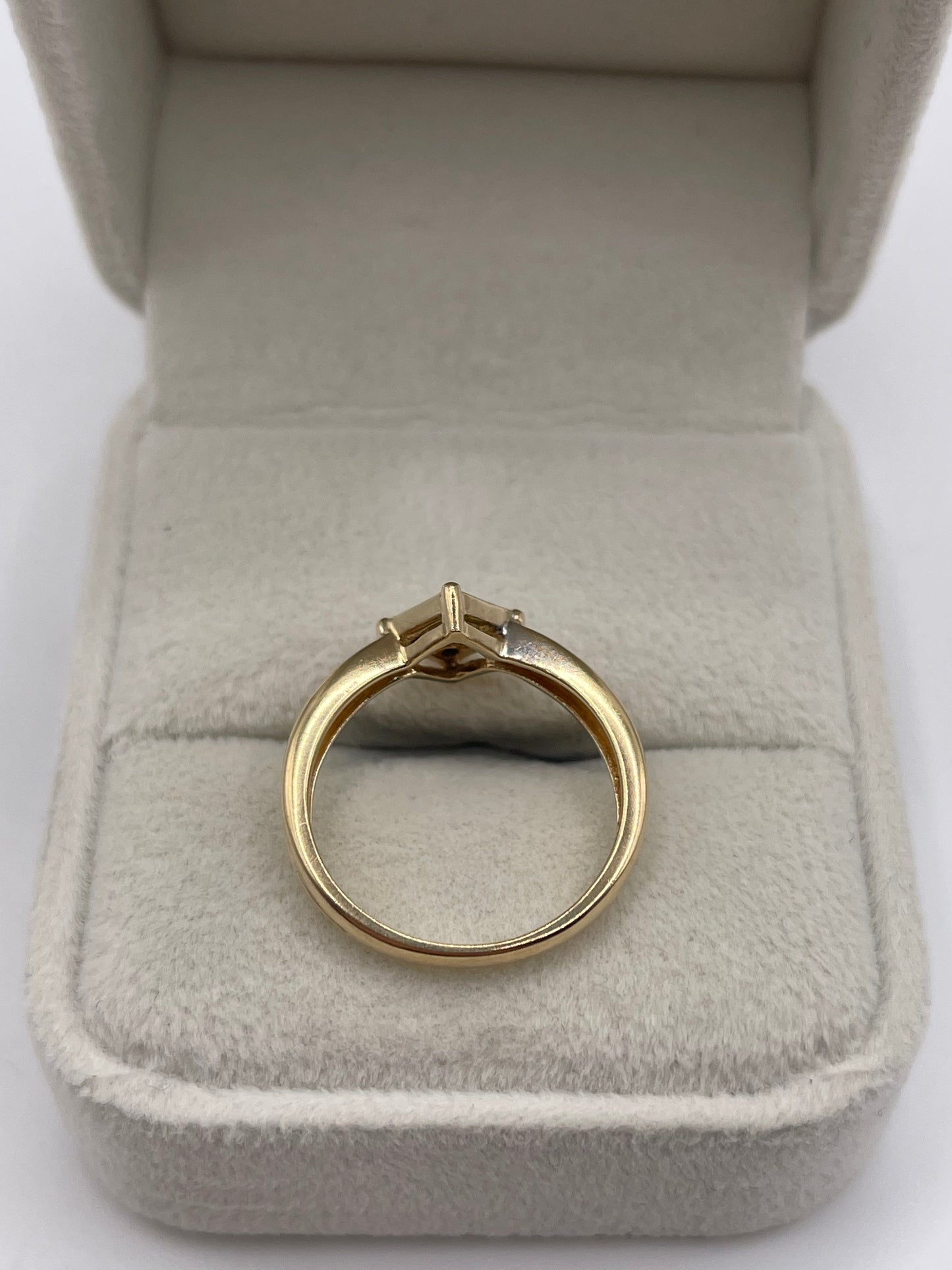 9ct gold diamond ring