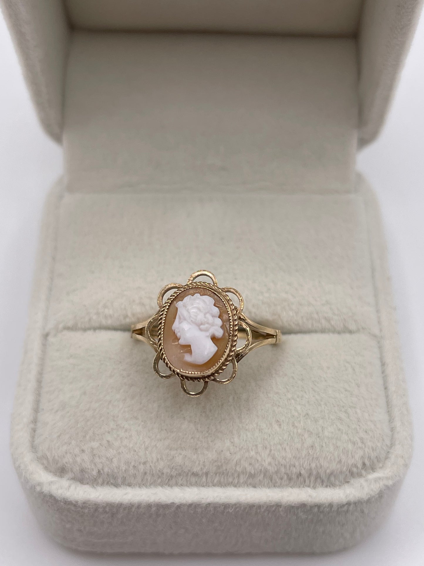 9ct gold cameo earrings
