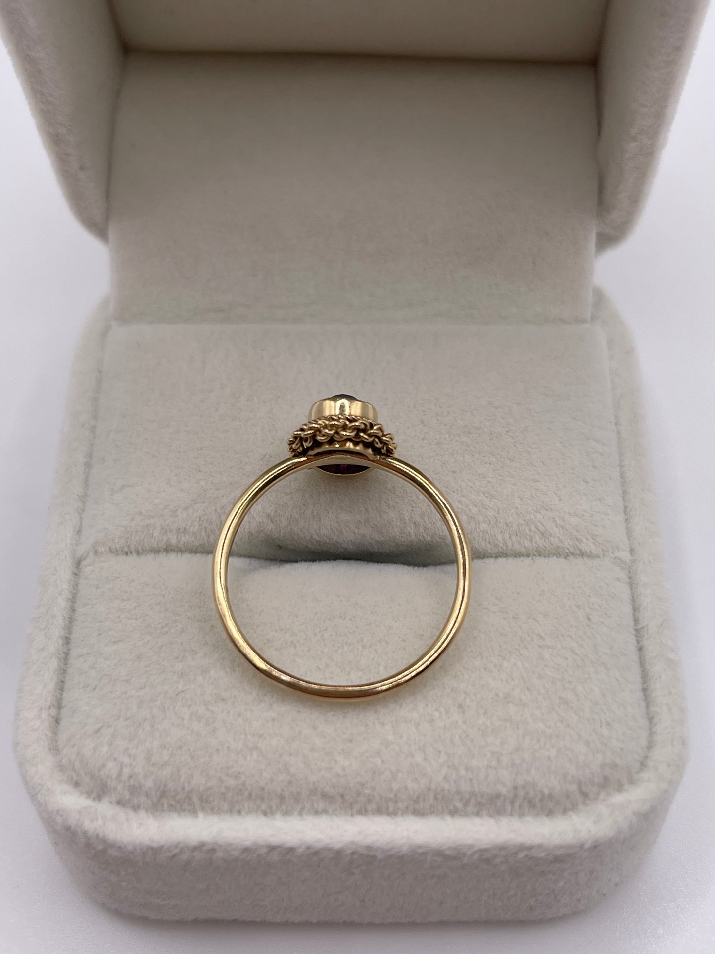 9ct gold amethyst ring
