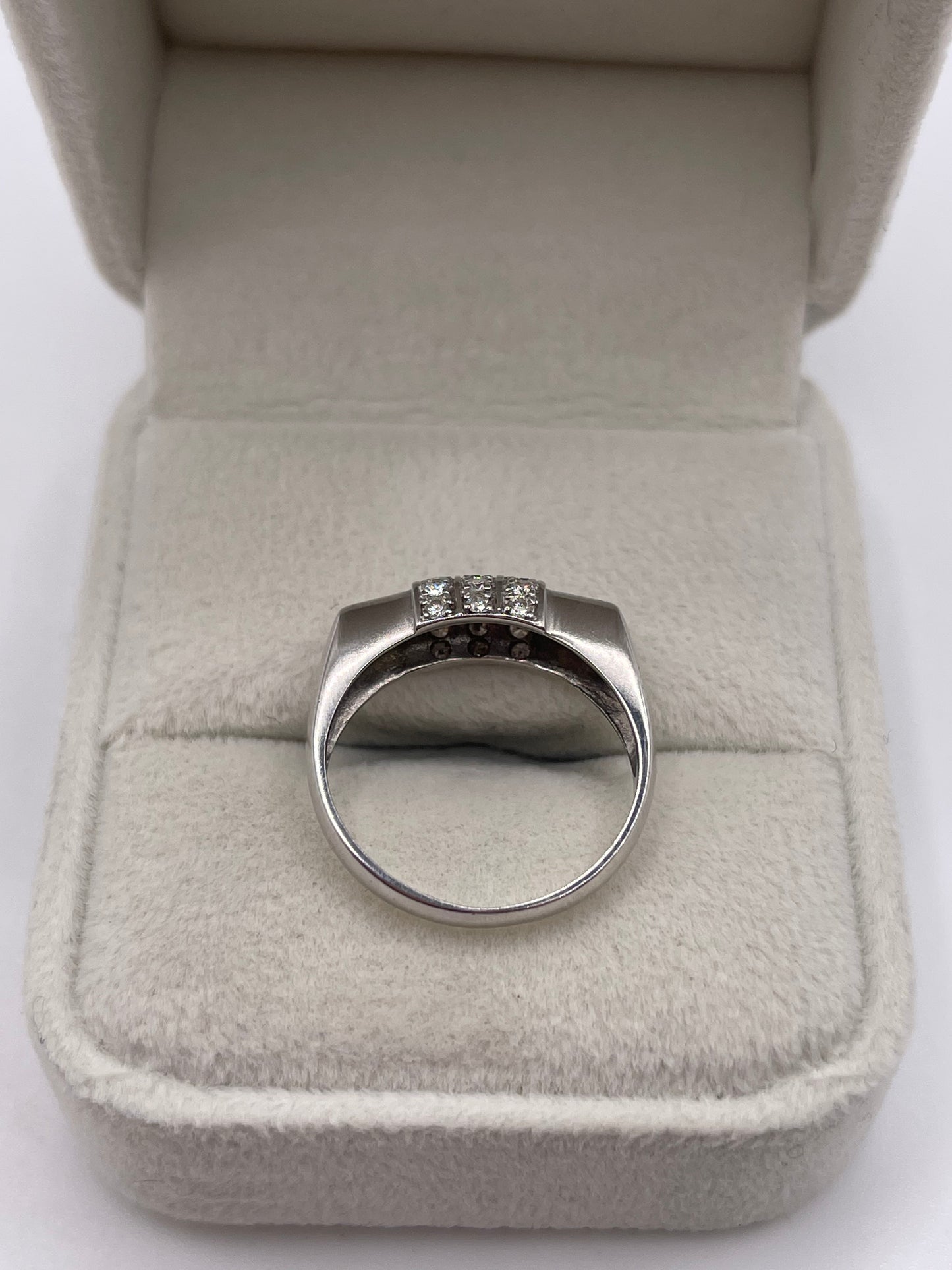 14ct white gold diamond cluster ring