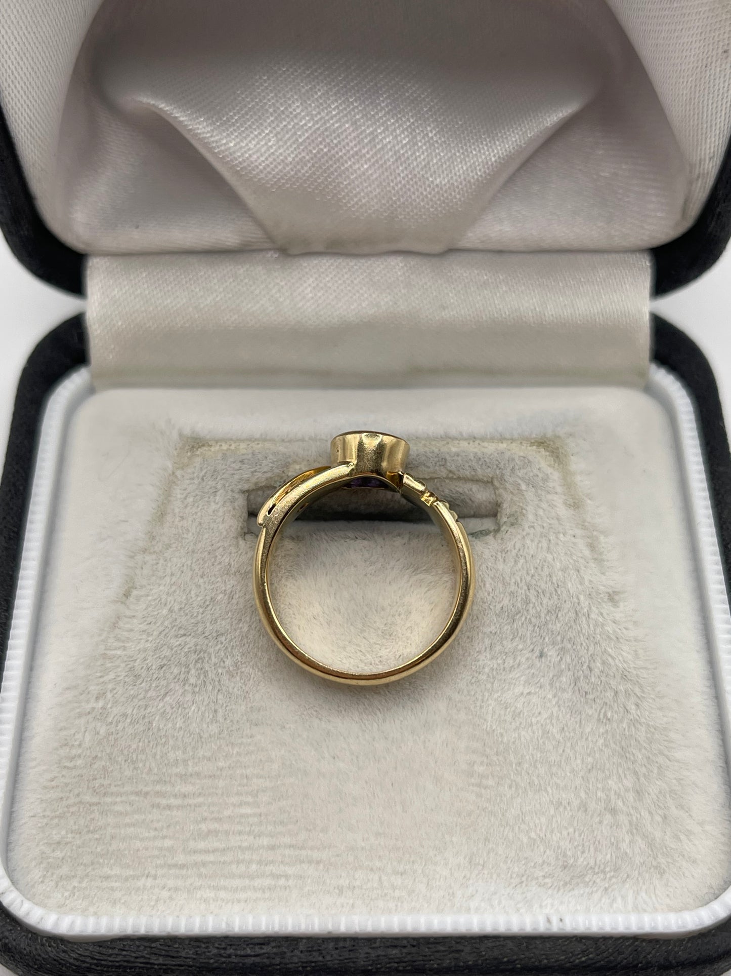 18ct gold sapphire ring