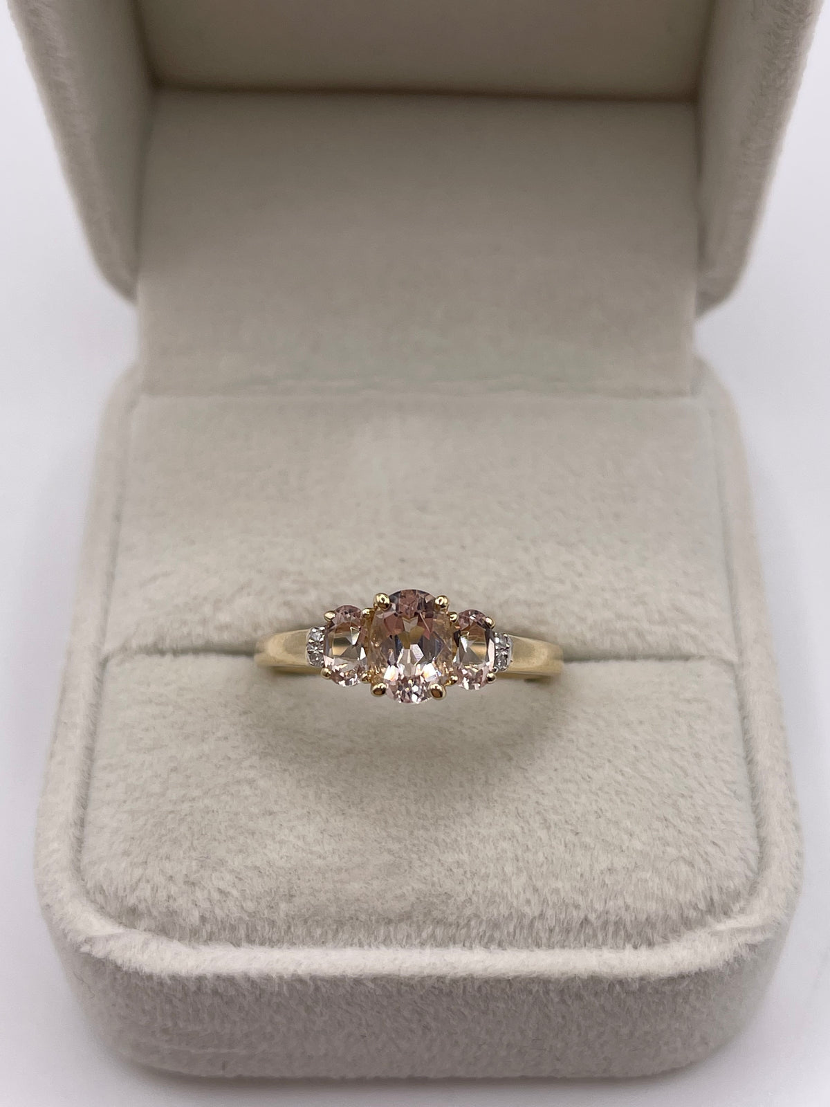 9ct gold morganite and diamond ring