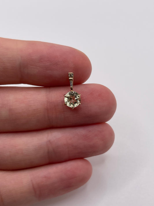 9ct gold quartz and diamond pendant