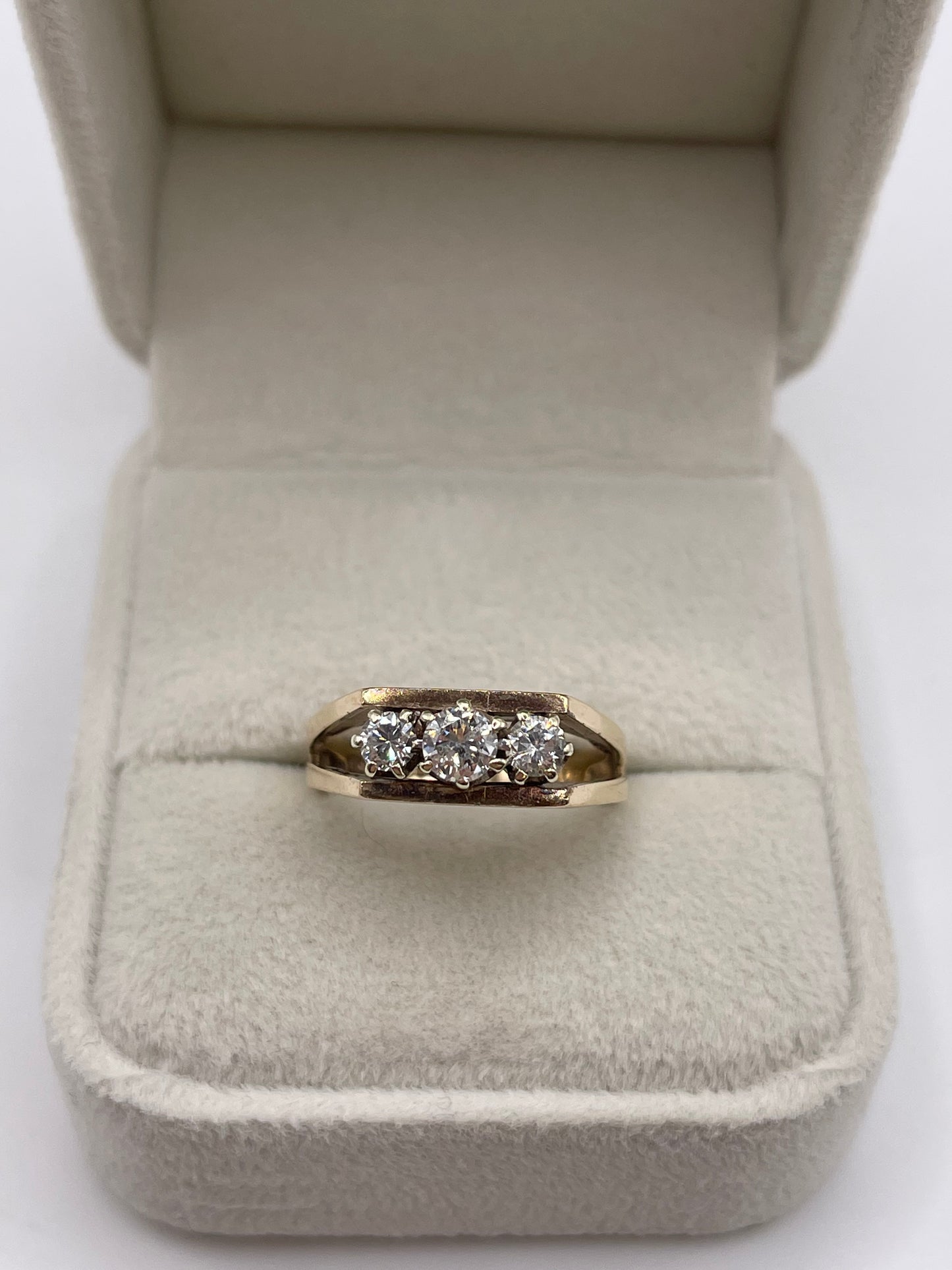 9ct gold diamond ring