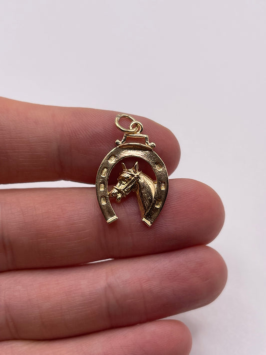 9ct gold horseshoe pendant