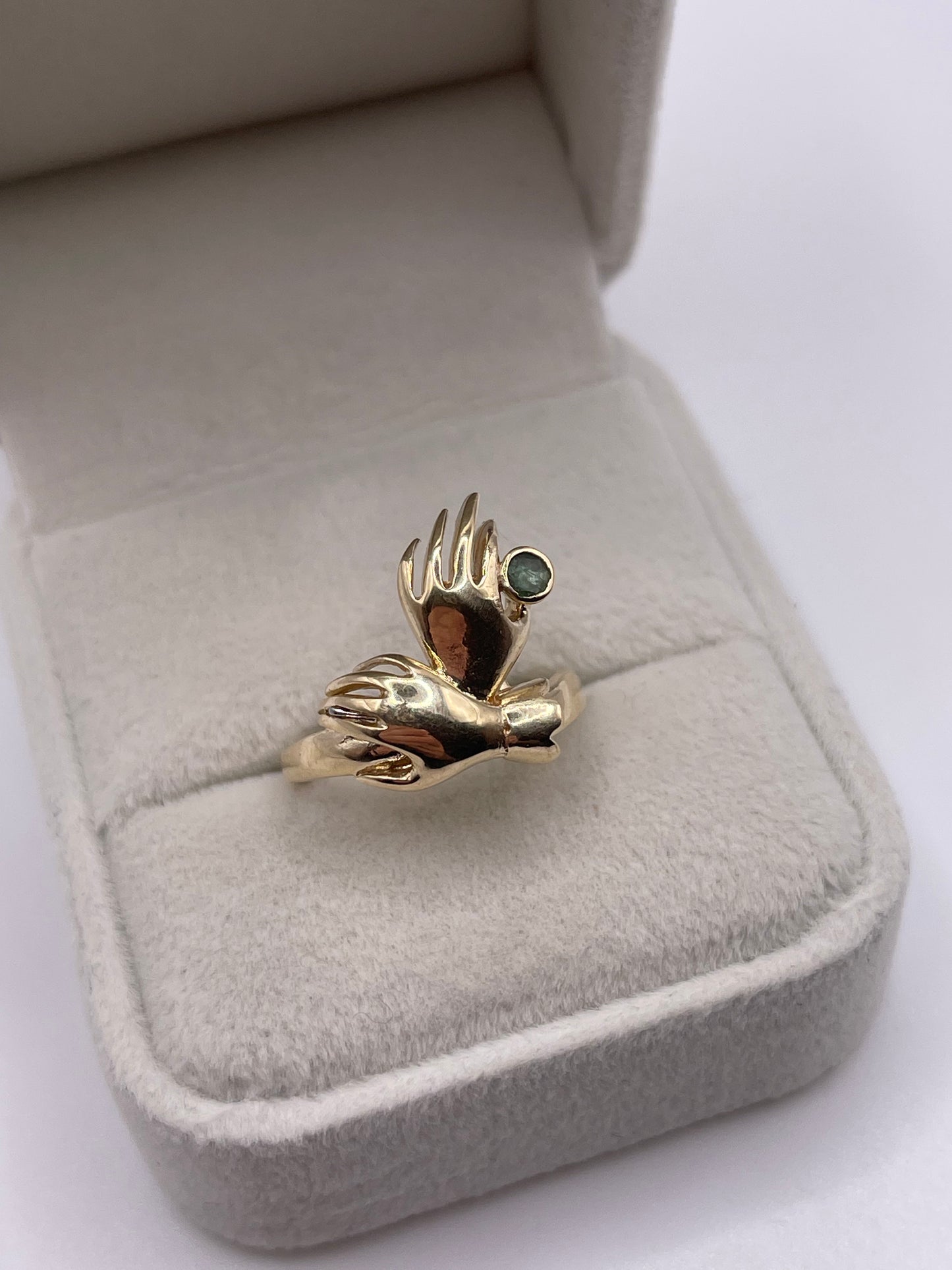 9ct gold emerald hand ring