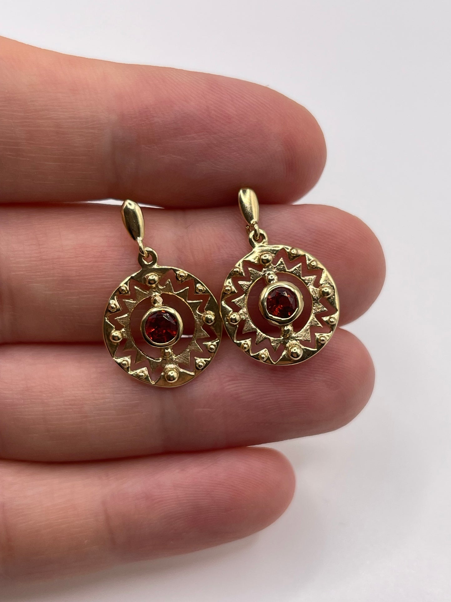 9ct gold garnet earrings