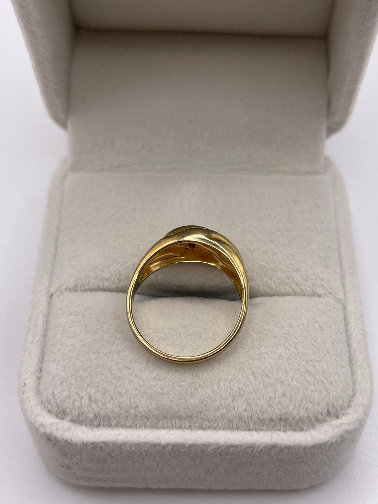 8ct gold diamond ring