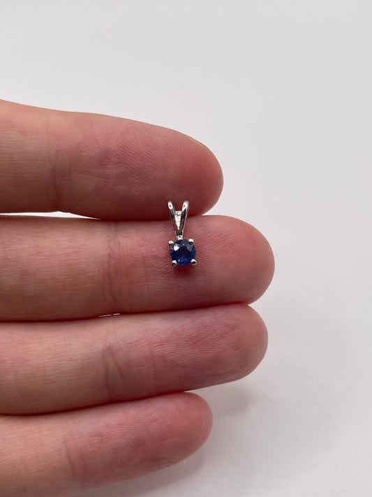 9ct gold white sapphire pendant