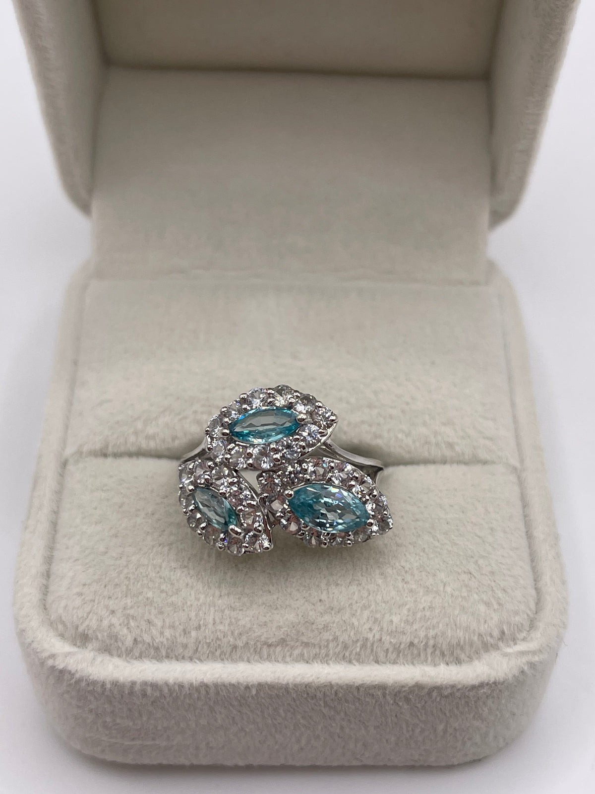 9ct white gold blue and white zircon ring