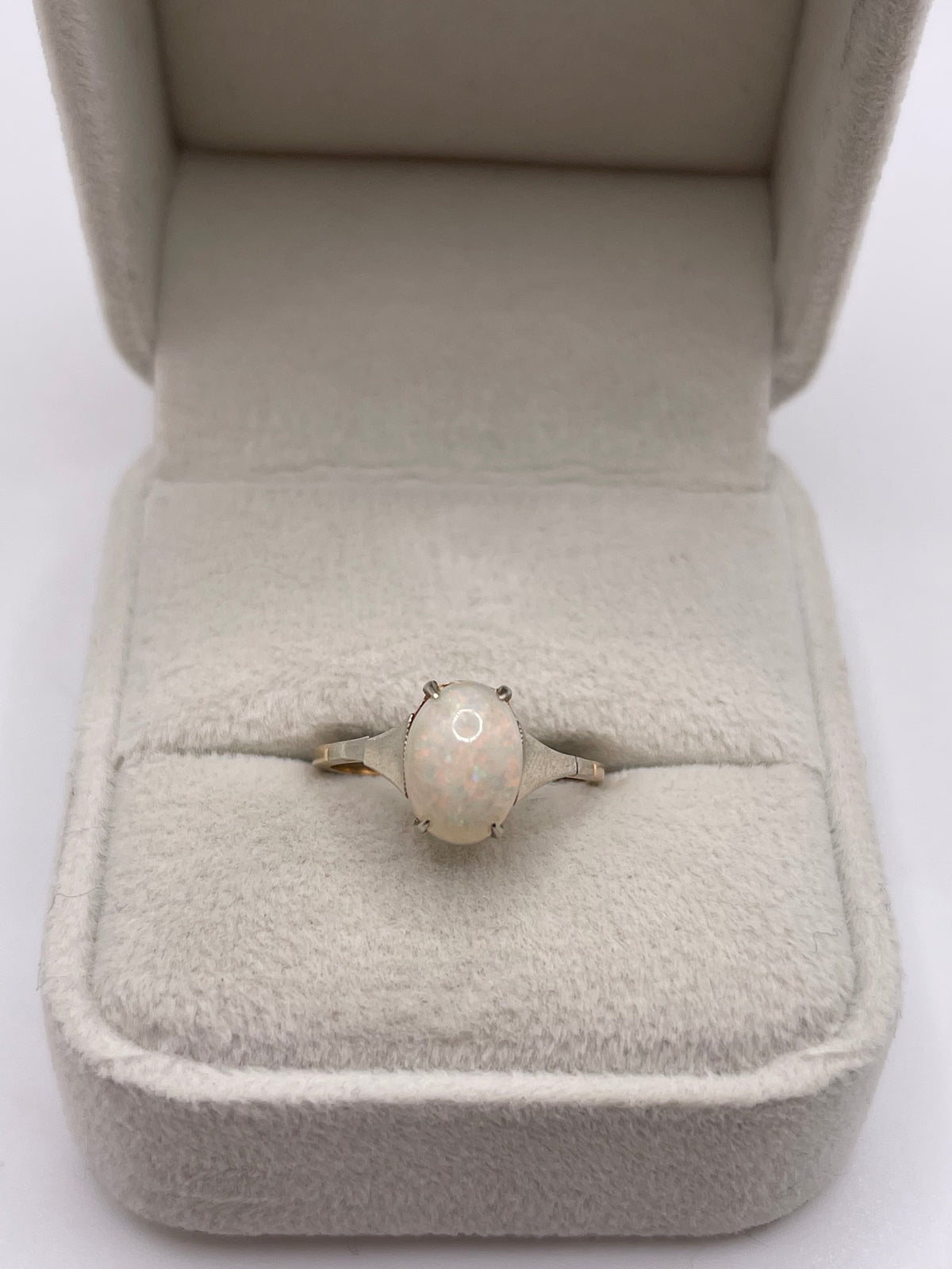 9ct gold opal ring