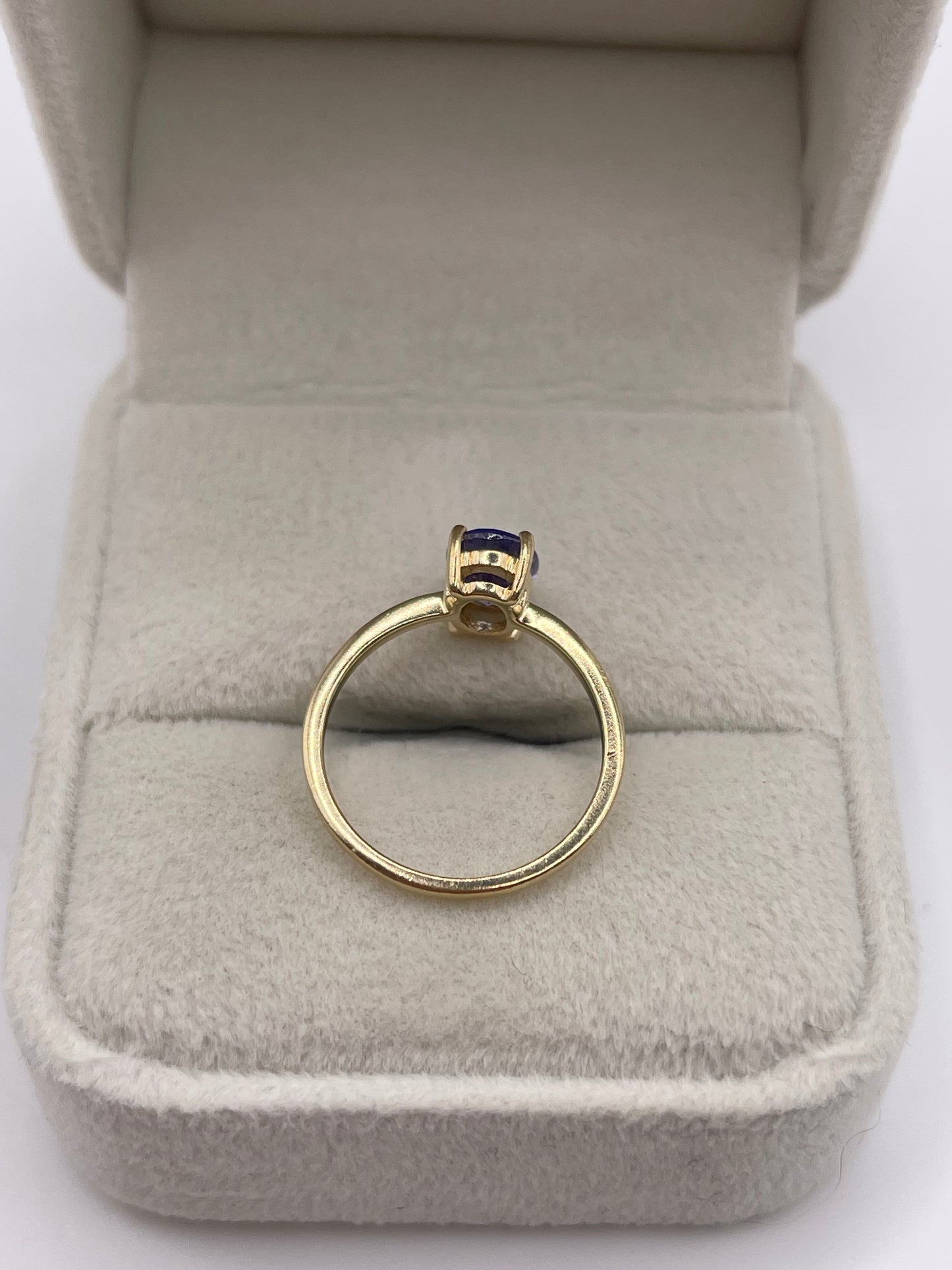9ct gold tanzanite ring
