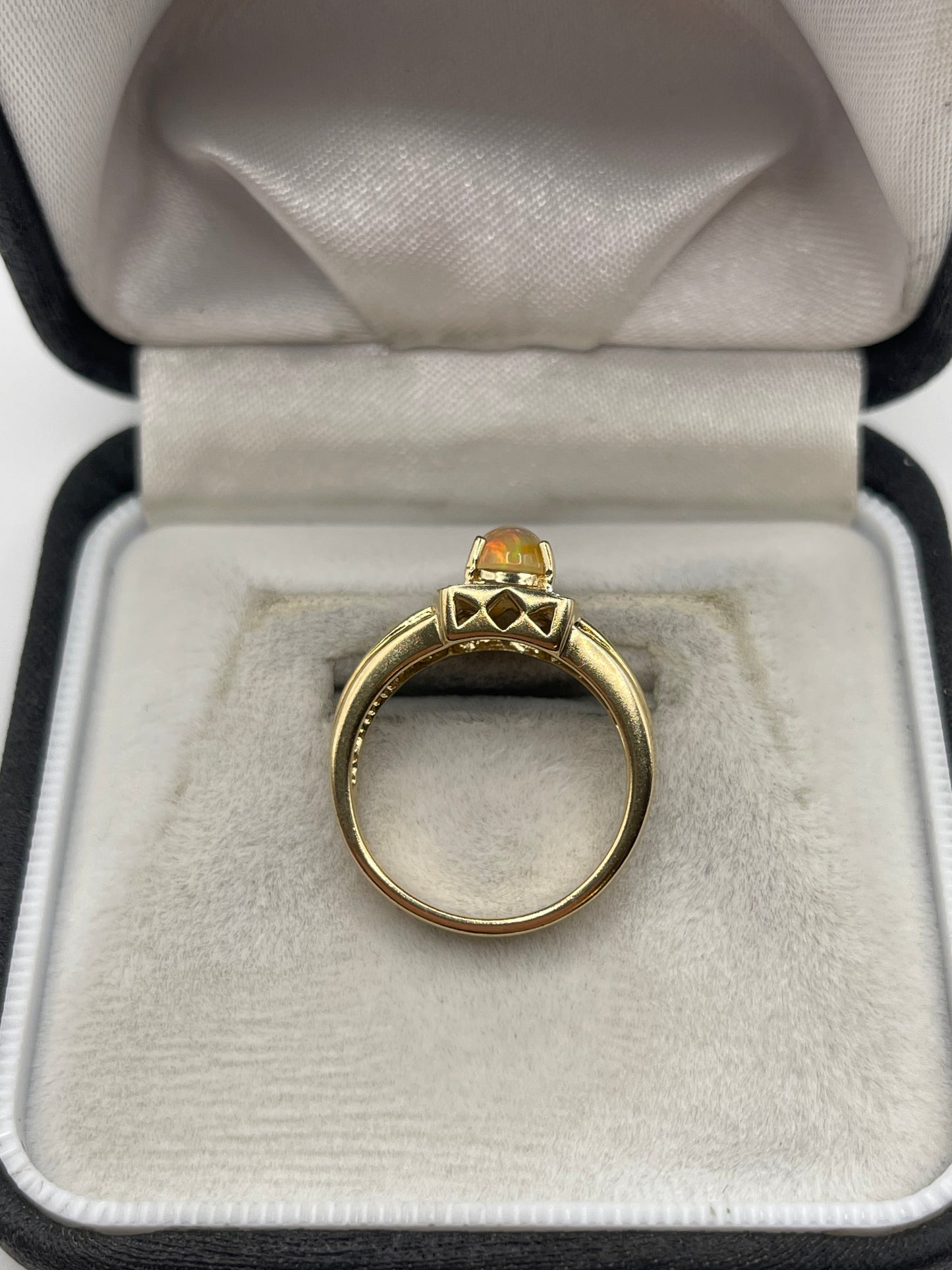 9ct gold opal and diamond ring