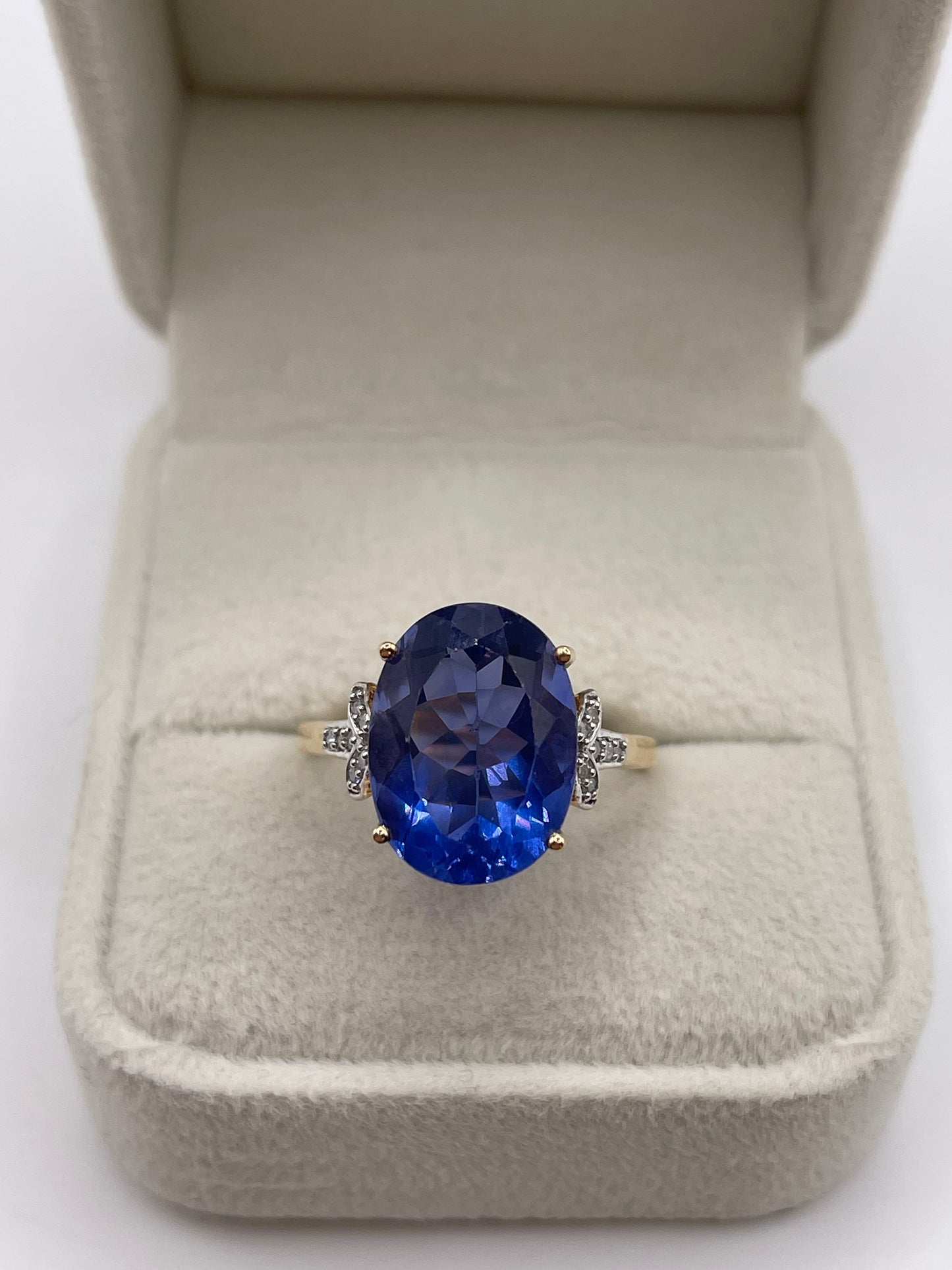 9ct gold fluorite and diamond ring
