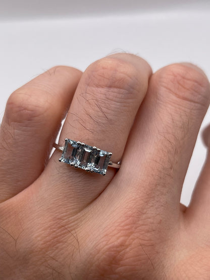 9ct white gold aquamarine ring
