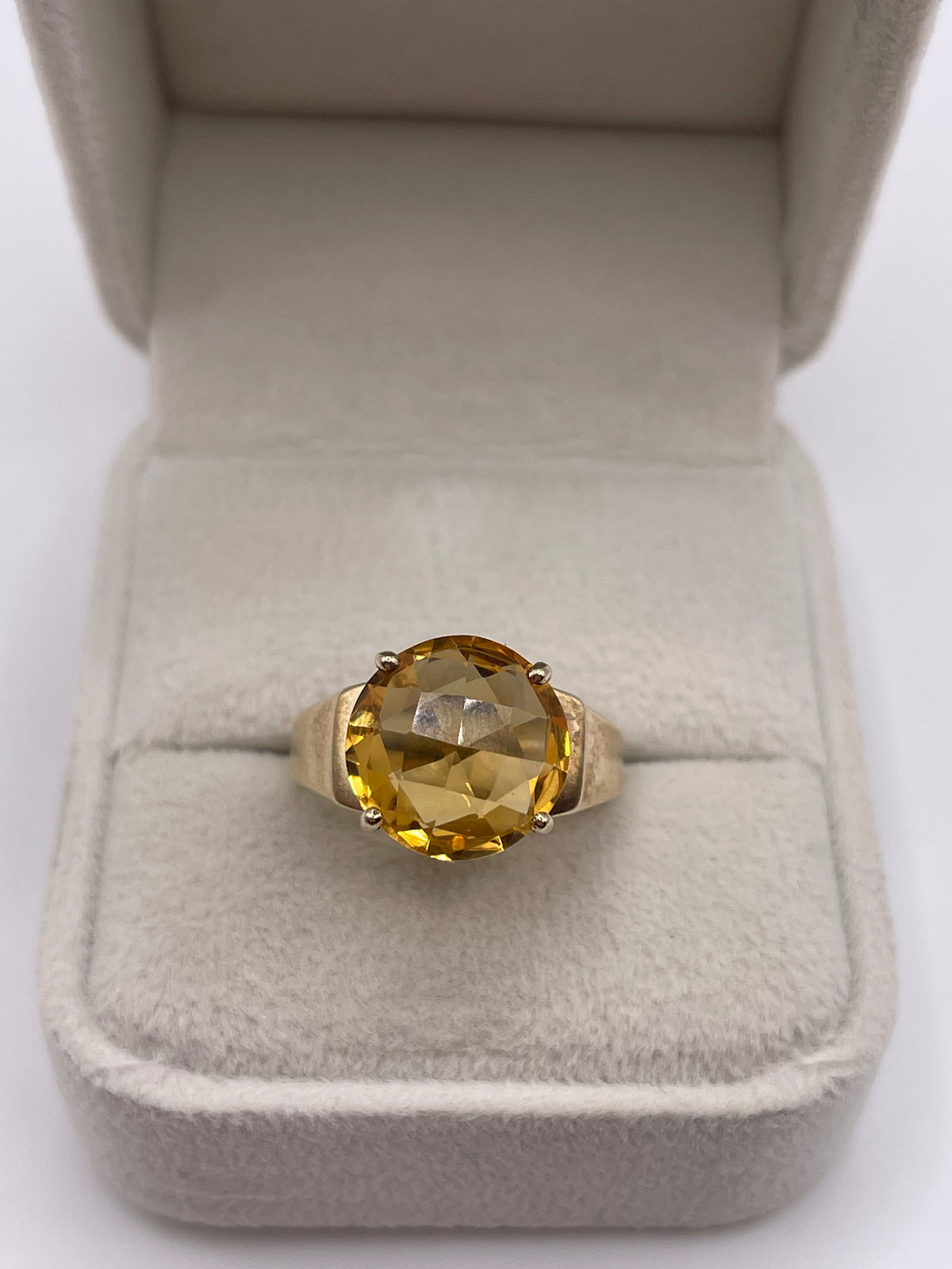 9ct gold citrine ring